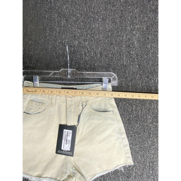 Pretty Little Thing Bleach Wash Raw Hem Denim Hot Pants Size 0 - Picture 4 of 5